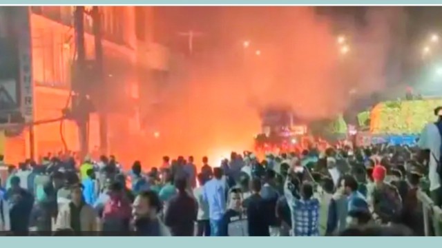 প্রথম আলো ও ডেইলি স্টার কার্যালয়ে হামলা ও ভাঙচুর